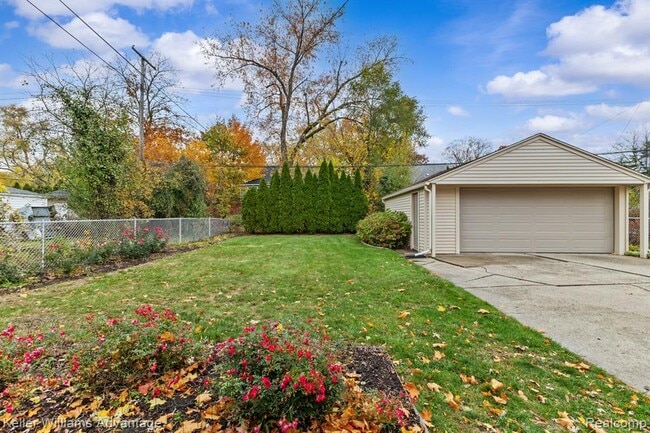 Building Photo - 4516 Robinwood Ave