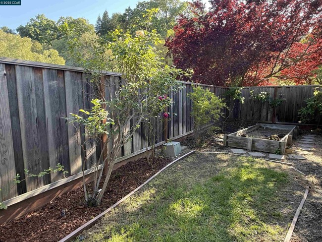 Building Photo - 600 Bourne Ct