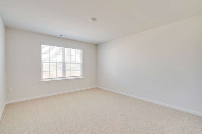 Building Photo - Spacious 4-Bed Gem with 2.5 Baths in Fuqua...