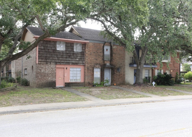 The Royal Oaks Apartments - The Royal Oak Apartments