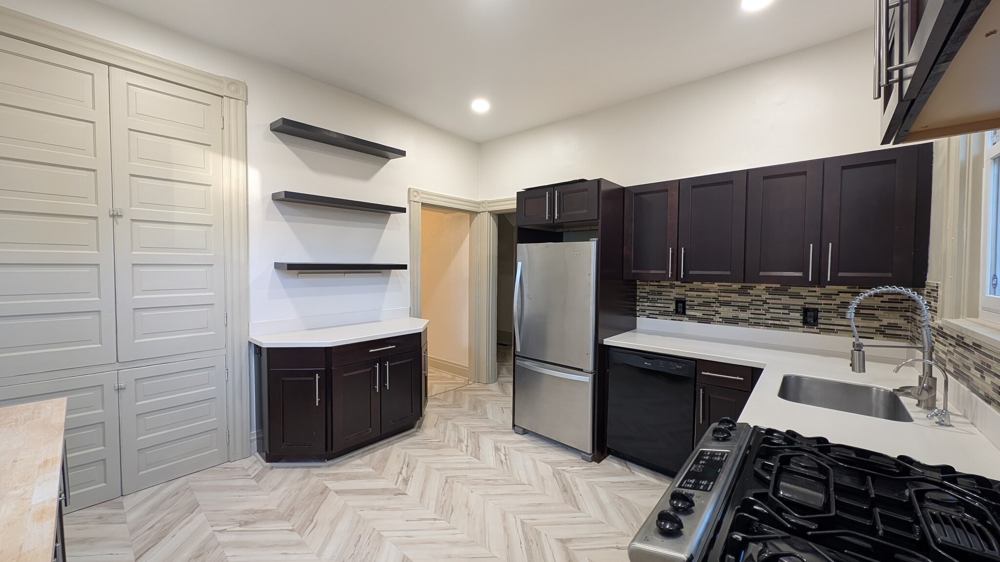 Kitchen - 347 Spahr St