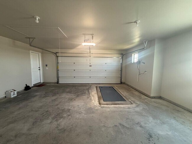 Building Photo - 8401 HazelWood Wy