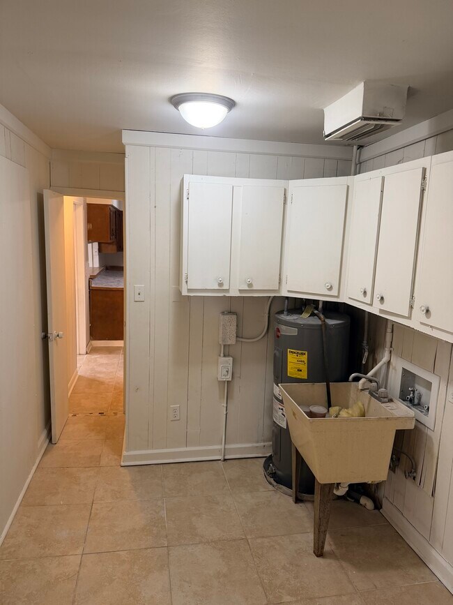 Building Photo - 54 Oakland St