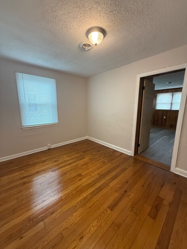 Building Photo - 1405 Newton St