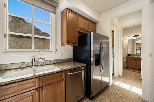 Building Photo - 48416 Legacy Dr