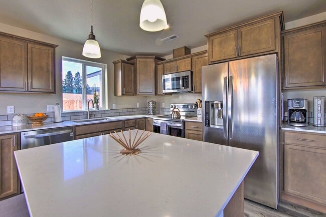Building Photo - 3 Bedroom 2.5 Bathroom House In Cle Elum With Great Amenities and Sweeping Views