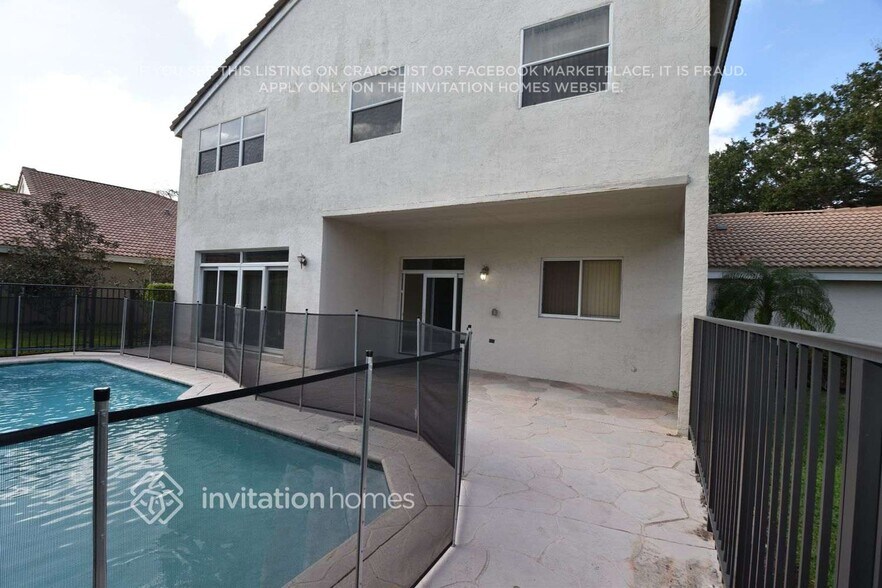 Building Photo - 7420 NW 65th Ln