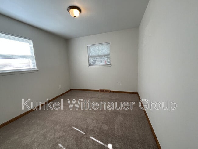 Building Photo - 203 Renee Dr