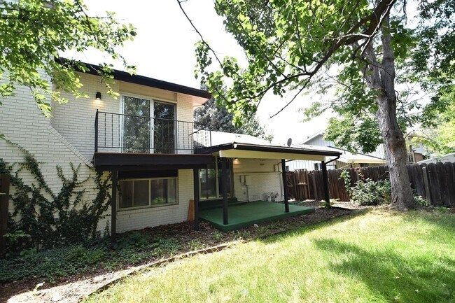 Building Photo - Spacious 2BR/2BA with Fenced Yard in Boulder