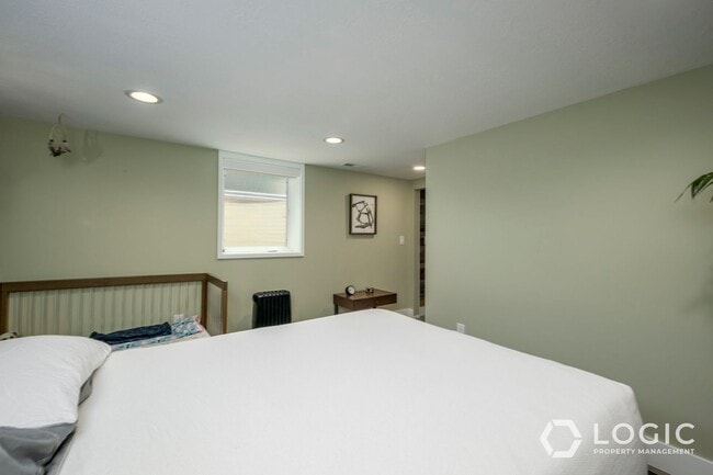 Building Photo - Beautiful Home in Salt Lake!
