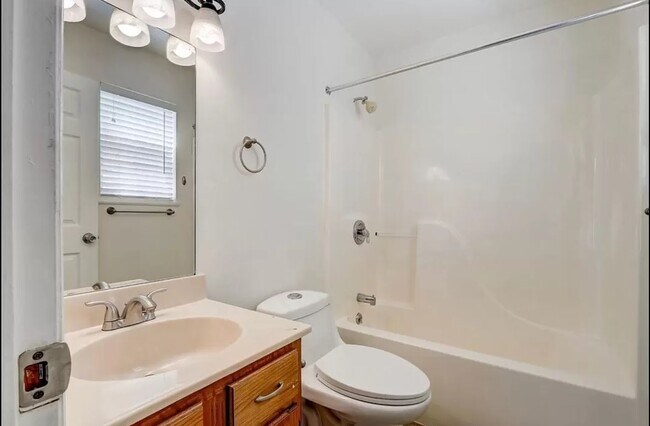 Building Photo - 100 Sadler Ct