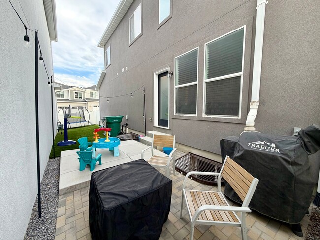 Building Photo - 4416 W Glendon Dr