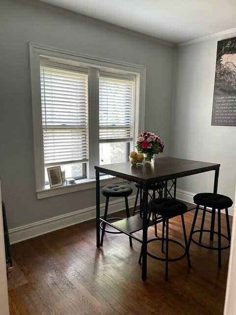 Building Photo - 547 W Brompton Ave