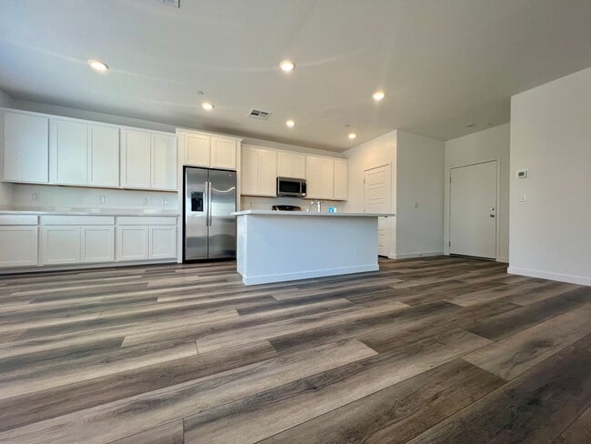 Building Photo - Stunning Newly Built 4-Bedroom, 3-Bathroom Home in Henderson