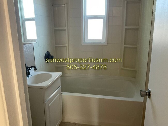 Building Photo - 2 Bedroom, 1 Bath house