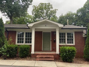 Building Photo - Beautifully Renovated Apartment in Wilmore...