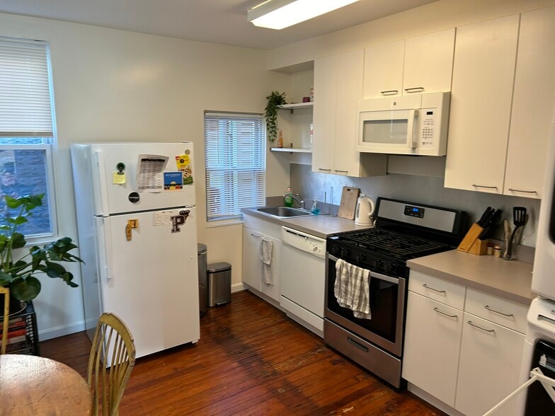 Building Photo - 3005 Huntingdon Ave