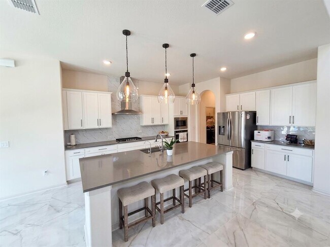 Building Photo - 17005 Sanglier Dr