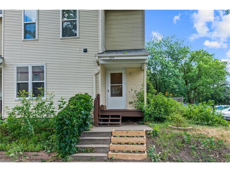 Entrance - 524 20th Ave S