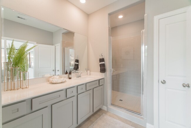 Building Photo - 438 Lake Day Dr