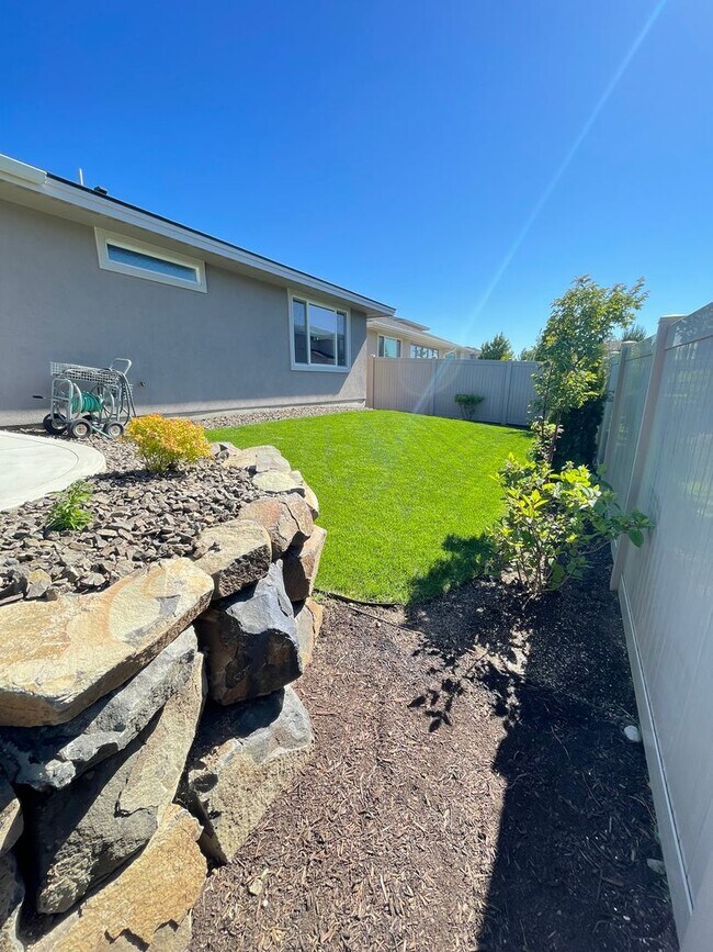 Building Photo - Flexible Living in North Ellensburg