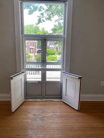 Balcony entrance - 2885 Erie Ave