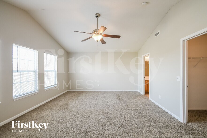 Building Photo - 8728 N Springview Dr