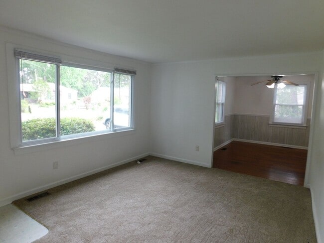 Building Photo - Single Family Home Just Minutes From Cherry Point Base!