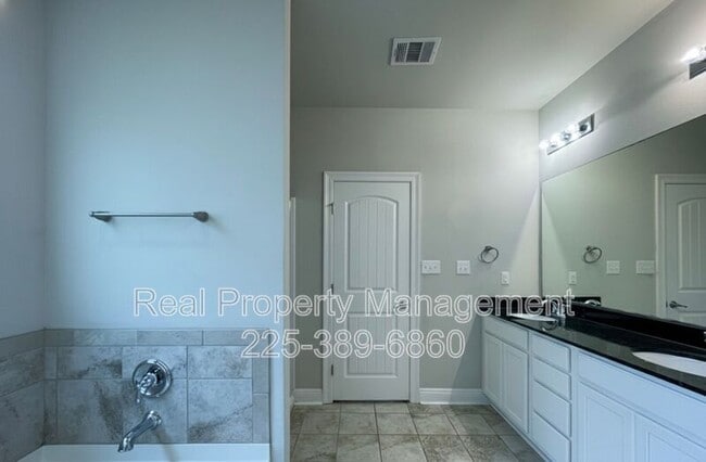 Building Photo - 7948 Antebellum Ave