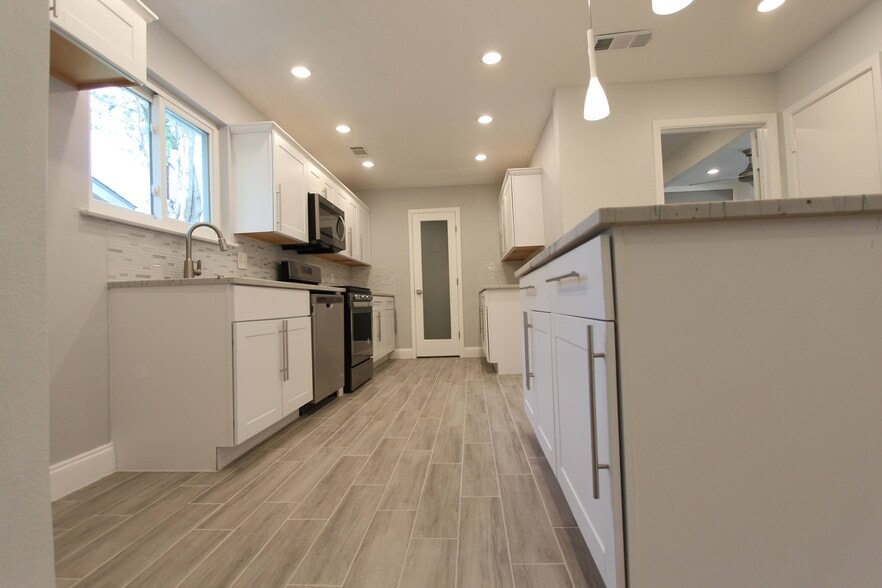 Kitchen - 1418 Finley Rd