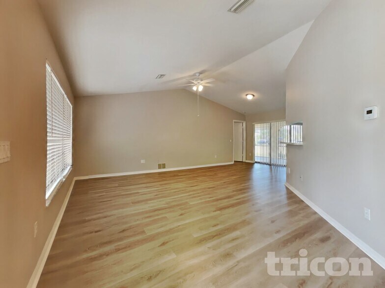 Building Photo - 7321 S Blue Sage