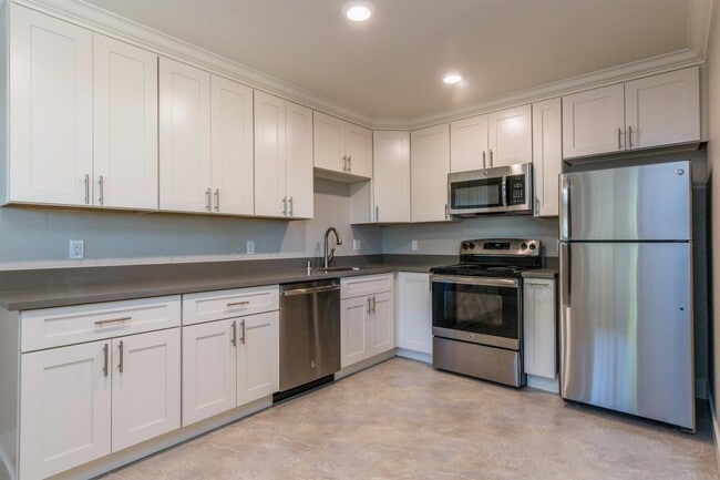 Building Photo - 901 Bing Dr
