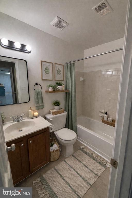 Building Photo - 20661 Shadyside Way