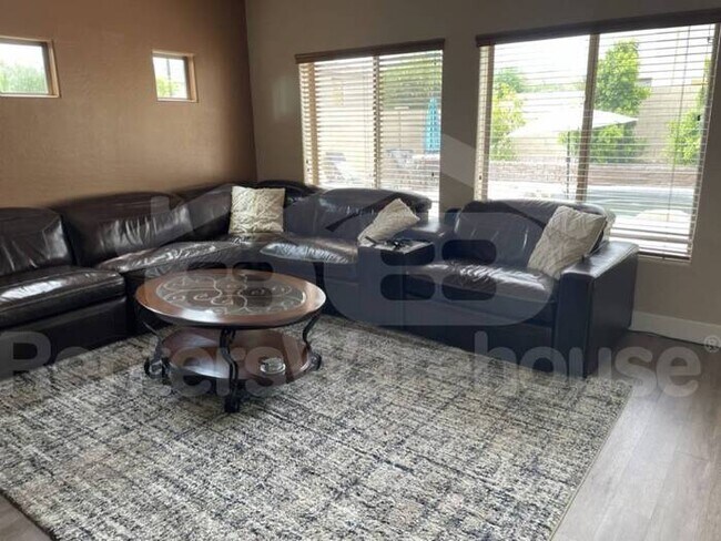 Building Photo - North Phoenix 4bed 2.5ba 2car POOL Oasis