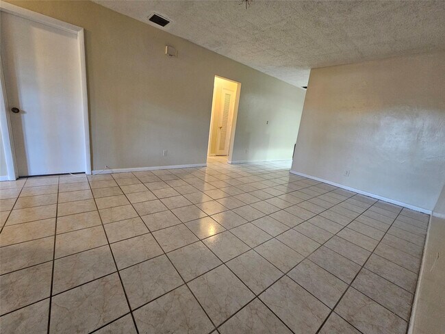 Building Photo - 7621 NW 74th Terrace