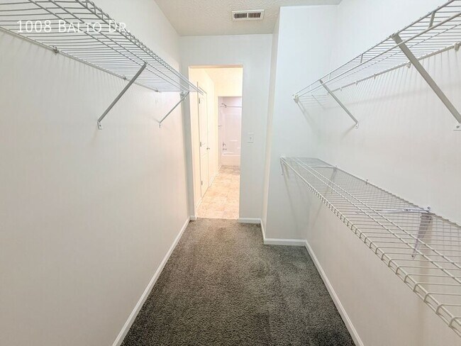 Building Photo - 1008 Balto Dr