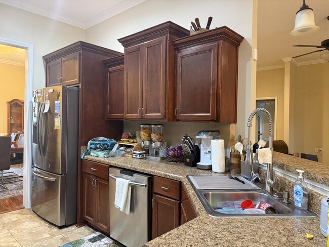 Building Photo - 729 English Oak Dr