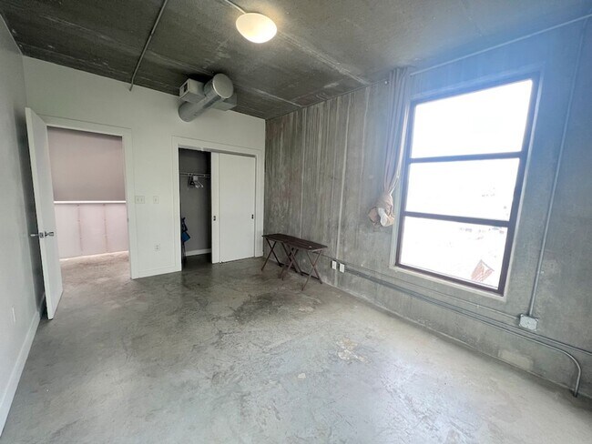 Building Photo - 2 Bed | 1.5 Bath | Starland