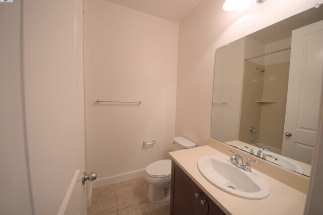 Building Photo - 5530 Esprit Way