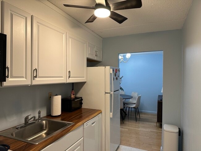 Building Photo - 95 Nahant St