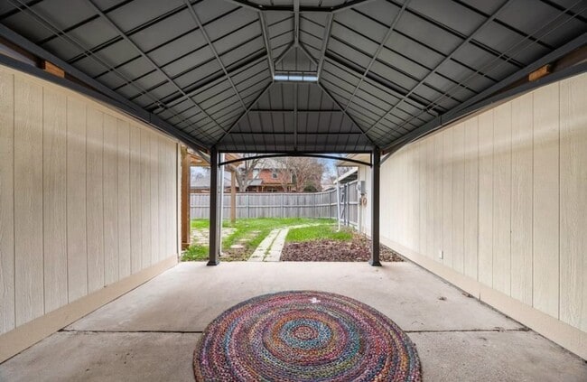 Building Photo - 1306 Woodmont Dr