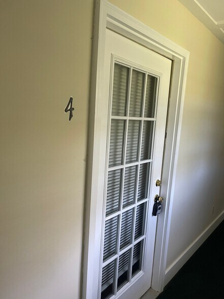 Building Photo - 1021 Fall Creek Rd