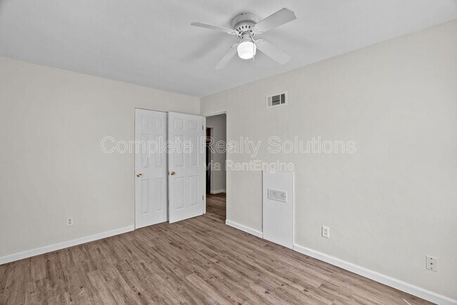 Building Photo - 9724 Dennis Dr