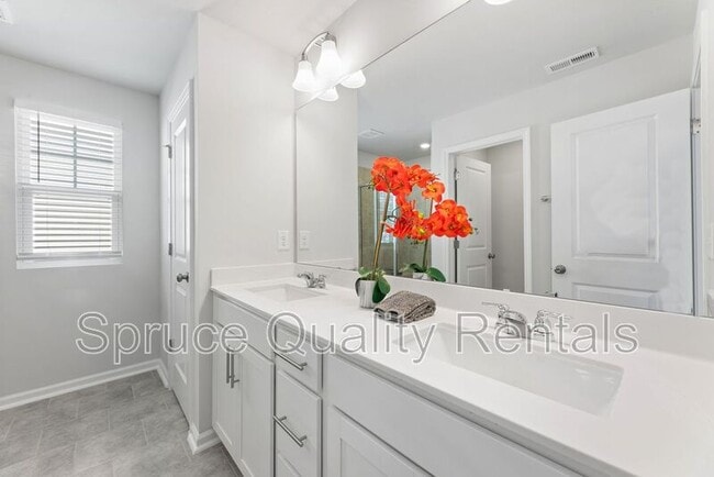 Building Photo - 1015 Red Wing Dr