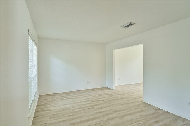 Building Photo - 188 N Golden Arrow Cir