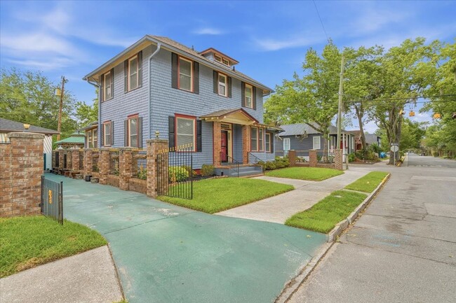 Building Photo - Spacious 2BR/1BA Lower-Level Apartment Near Downtown Savannah