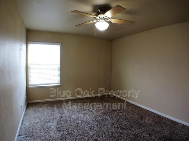 Building Photo - 2099 Hartford Dr