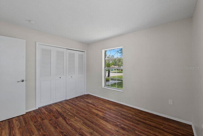 Building Photo - 7504 N Sanibel Cir