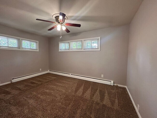 Building Photo - $0 DEPOSIT OPTION. 2 BEDROOM 1 BATH, XERISCAPED YARD CLOSE TO BELMAR, O'KANE PARK AND ST ANTHONY'S!