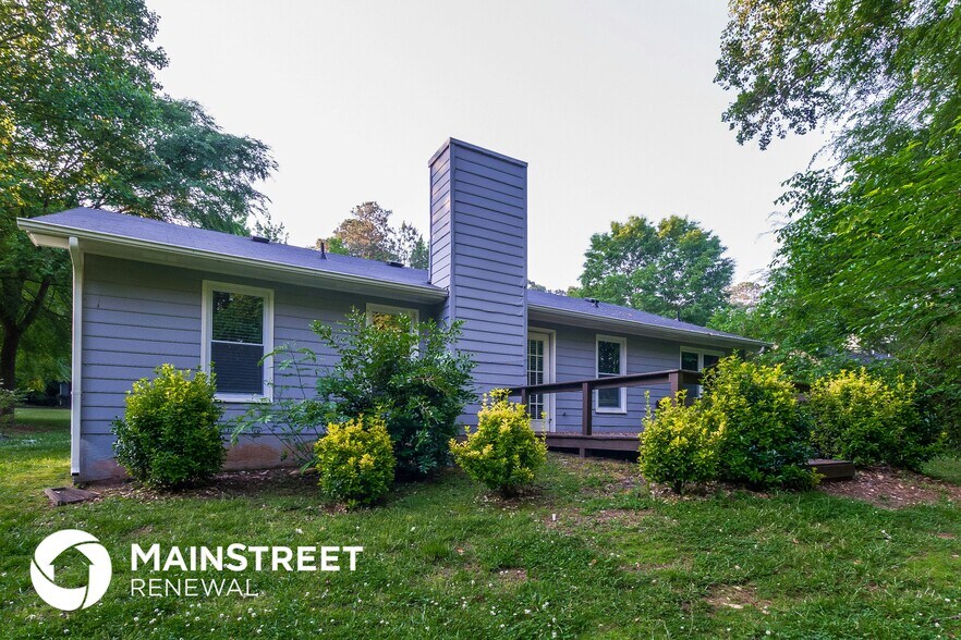 Building Photo - 8693 Collins Dr